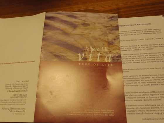 Spettacolo！（演劇公演）とでも訳しますか？